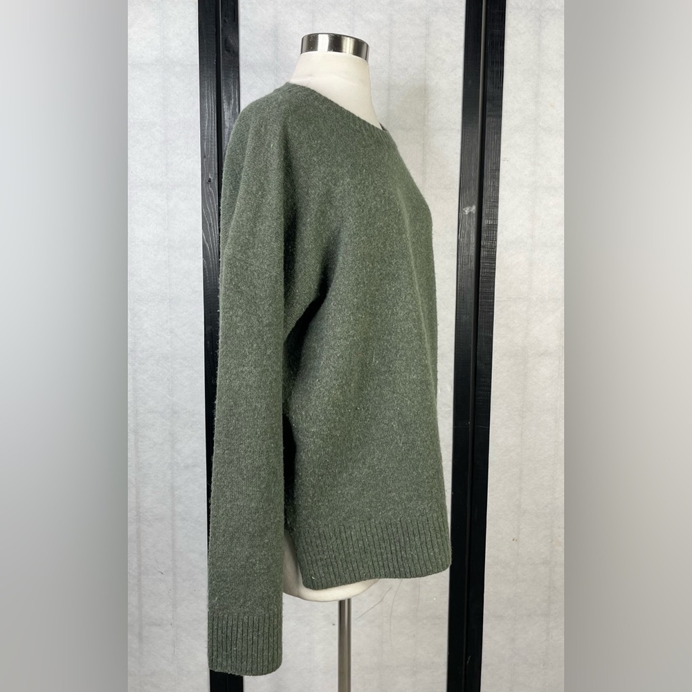 Reformation women’s sweater. Size: XL - Picture 3 of 7